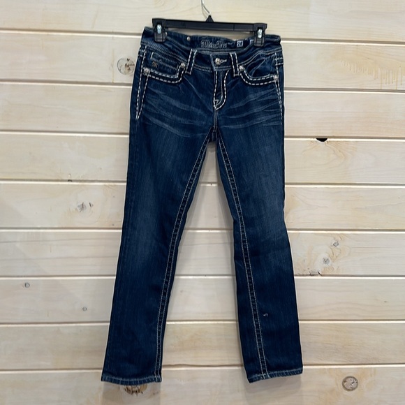 Miss Me Capris Size 28. If you’re short they’ll work as jeans. - Picture 4 of 6